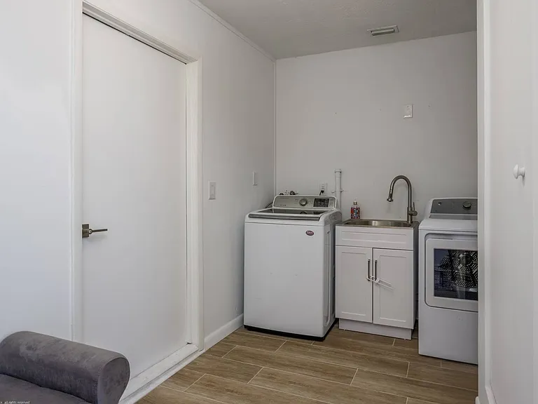 2515 Grove St — Photo 23