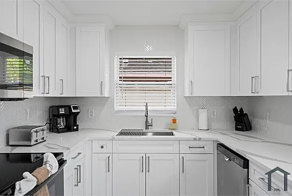 636 Lake Palms Dr — Photo 6