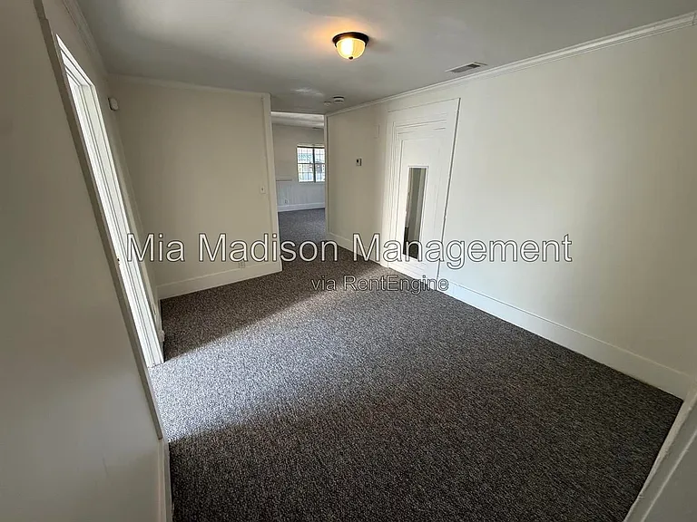 211 W 59th St #A — Photo 32