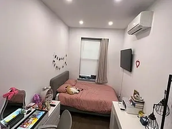 22-75 28th Street image 8 of 12