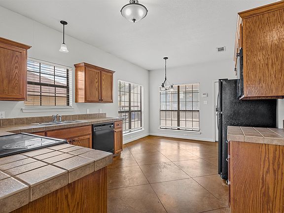 3rd image of 112 Garden Dr