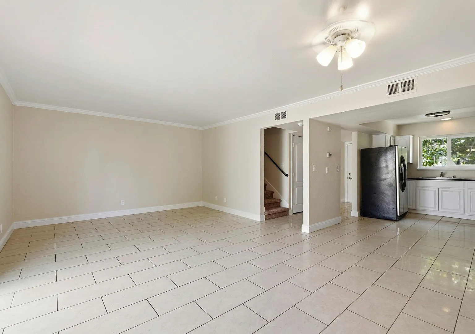 Fully Remodeled 3-Bedroom Townhome Two Car Garage - Available Now — Photo 2