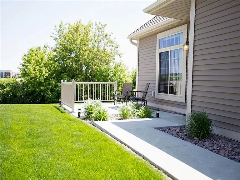 Cascade Shores Townhomes + Flats — Photo 29