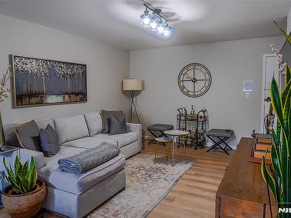 4th image of 22 Belmont Ave APT A1