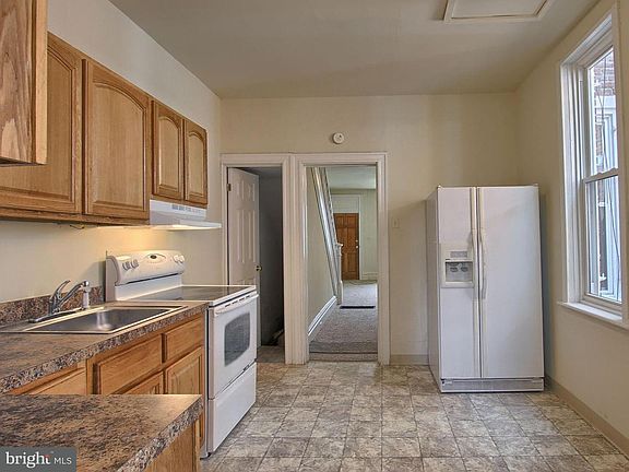 5th image of 2433 Reel St
