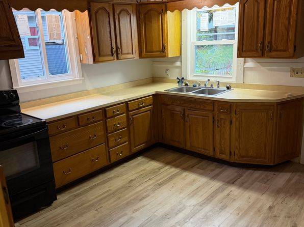 32 Spring St #1, Brockport, NY 14420 – 3-bedroom rental in Brockport
