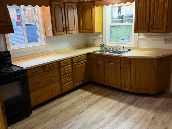 32 Spring St #1, Brockport, NY 14420