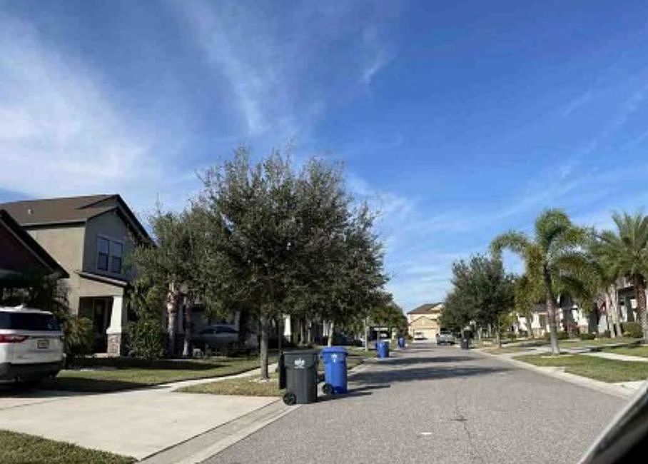 Exterior Neighborhood (street photo)