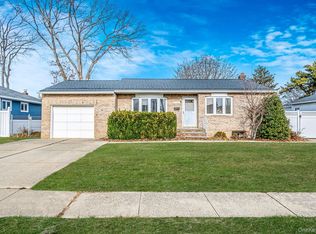 171 N Oak Street, Massapequa Park, NY 11758