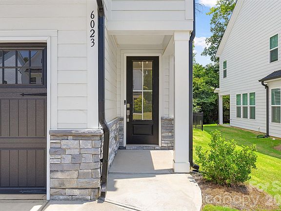 5th image of 6023 Corbin Woods Ct