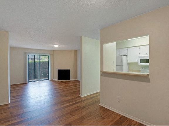 Faux Wood Flooring at Jasmine Creek Apartments, Pensacola, 32514