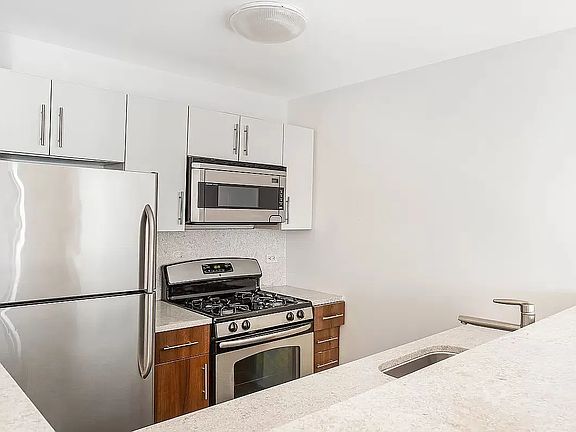 4th image of 30 W 18th St APT 7C