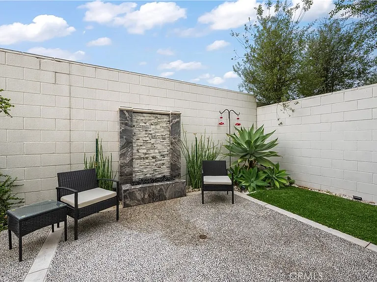1068 Hampton Dr — Photo 46