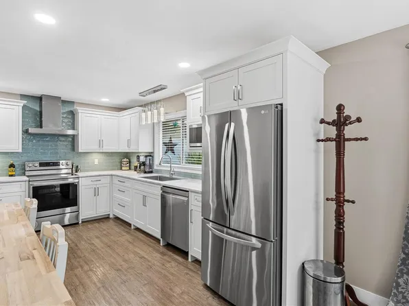 750 Bradbury Ave, Parksville, BC V9P 1B8