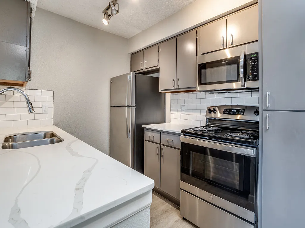 Hudson Apartments — Photo 1