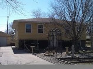 2813 Summner Dr, Council Bluffs, IA 51501