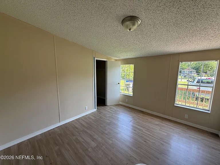 7922 Hastings St — Photo 12