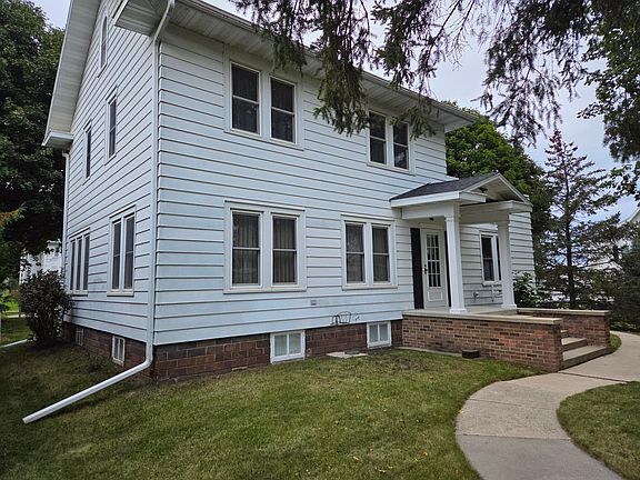 4th image of 305 N Elm St