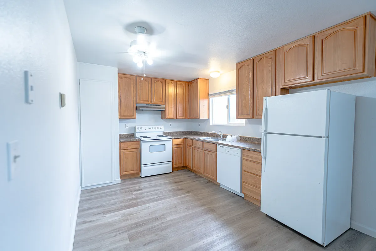Building Photo - 111 N Walnut Ave #5
