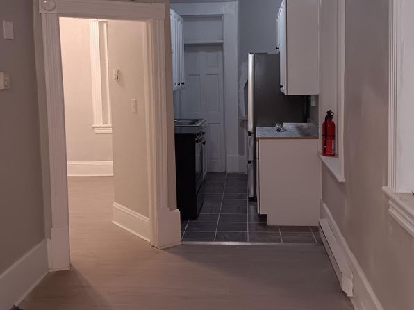 422 Warren Cres APT 2