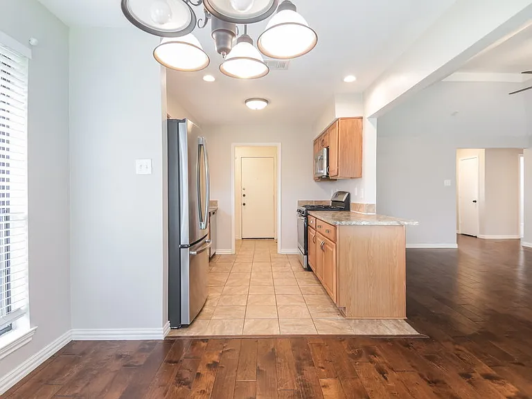2131 Trishia Ln — Photo 8