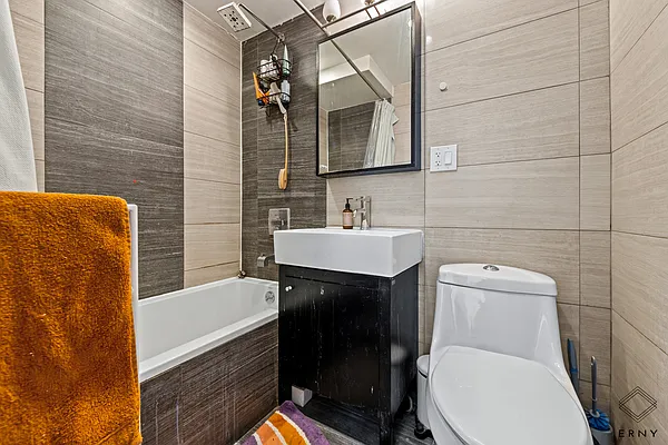 Rented by ERNY LLC | media 12