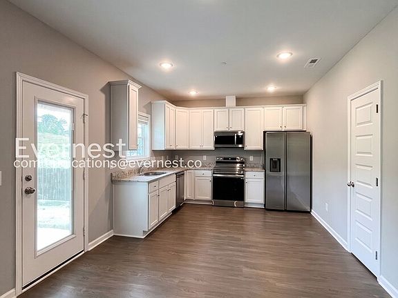3rd image of 1036 Echo Ridge Rd