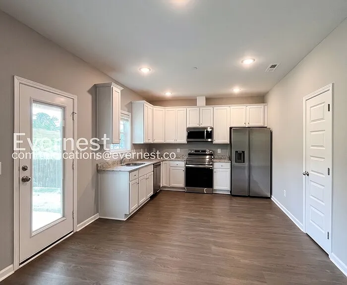 1036 Echo Ridge Rd — Photo 3