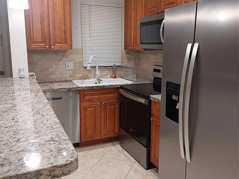 714 NE 10th St #103 — Photo 5