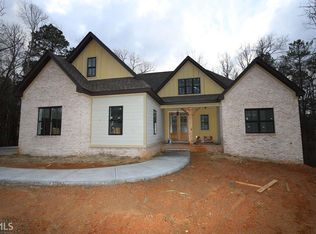 352 Willow Pointe Dr, Lagrange, GA 30240