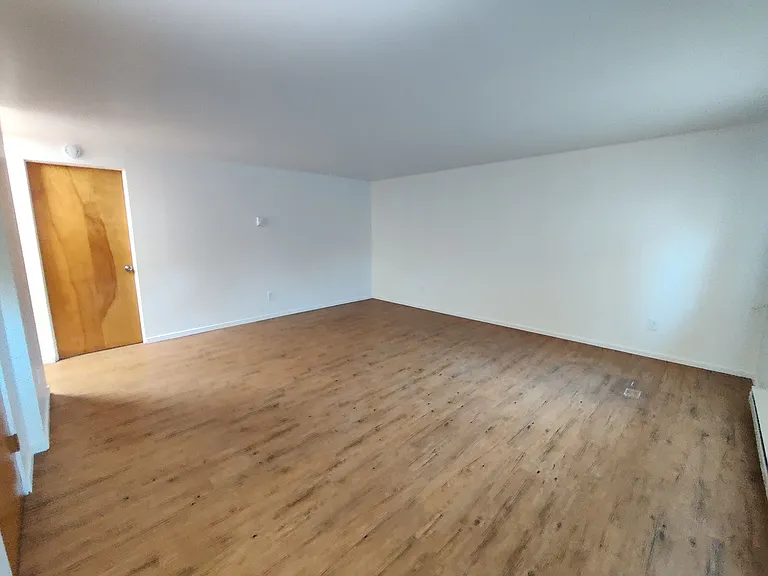 1023 & 1025 E Coeur D Alene Ave — Photo 4