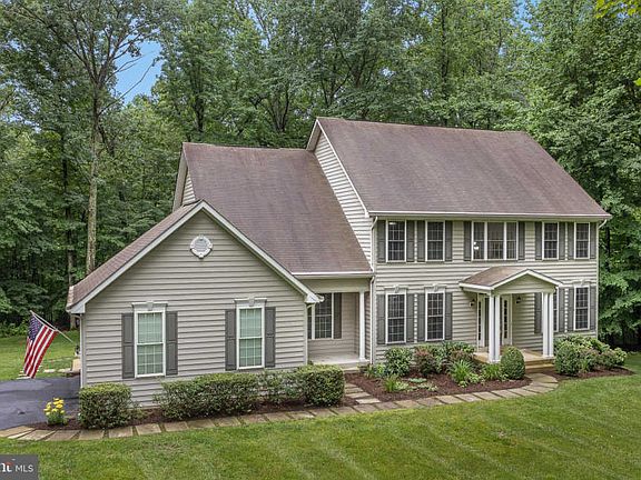 3rd image of 813 Northfield Ln
