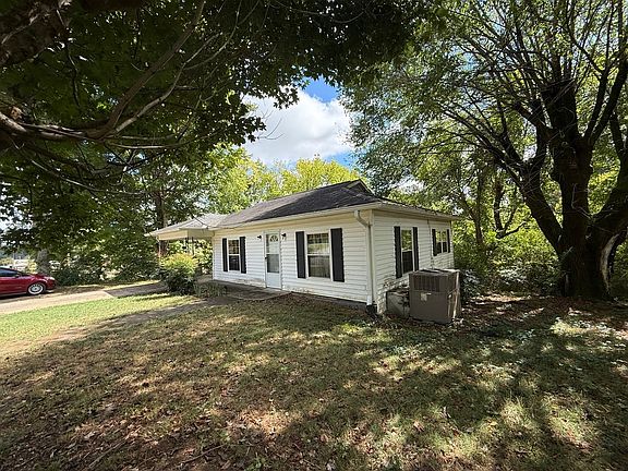 3rd image of 2432 Sweetwater Vonore Rd