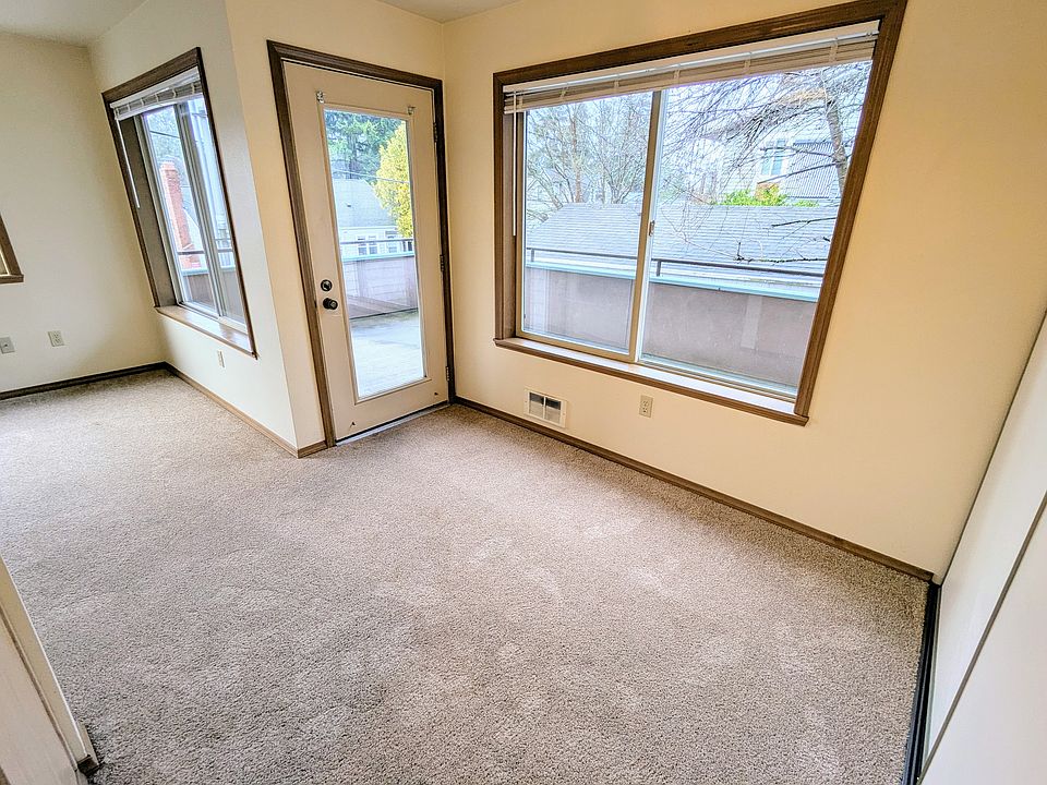 Dining area, large closet/pantry, balcony access
