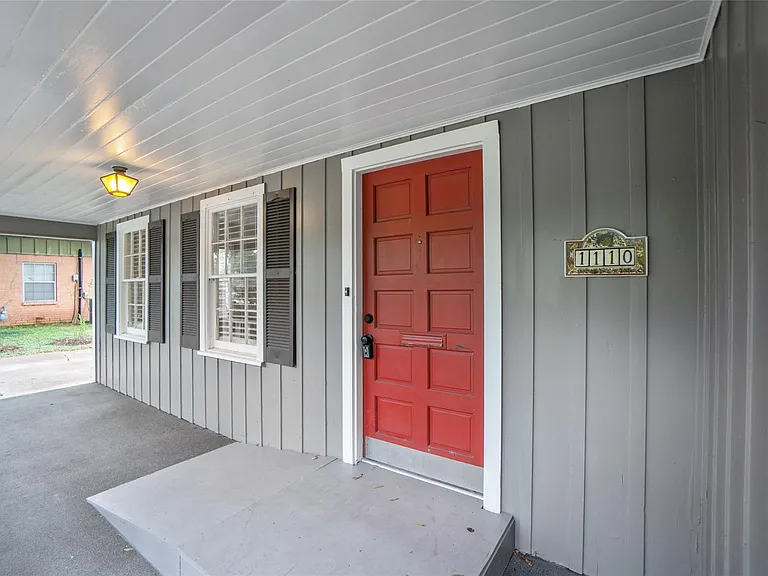 1110 Woods Dr — Photo 7
