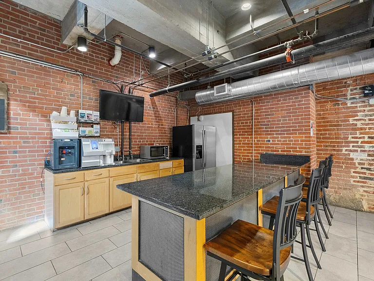 119-121 N 20th St #1 — Photo 44