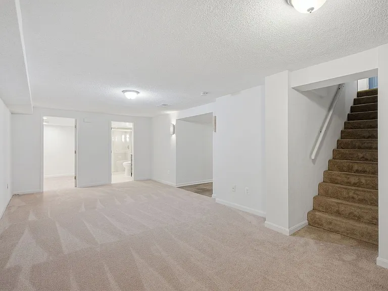 110 Devon Ct — Photo 22