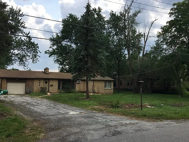 1805 Oakwood Rd photo 1