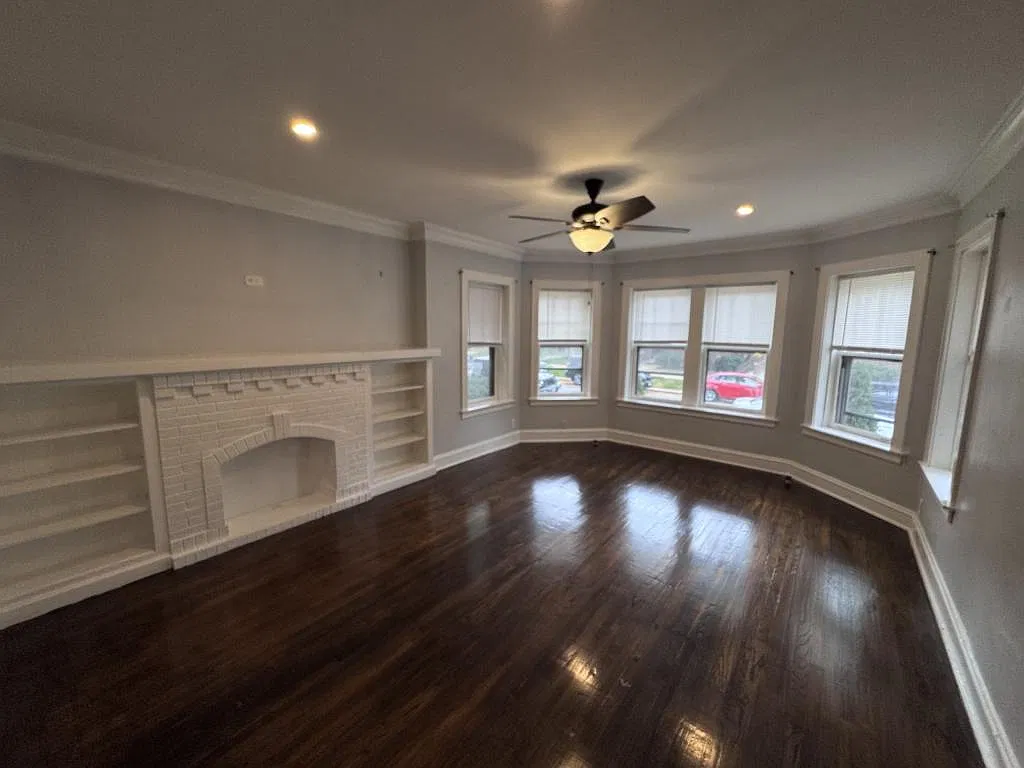 5725 N Artesian Ave, Unit 1 — Photo 2
