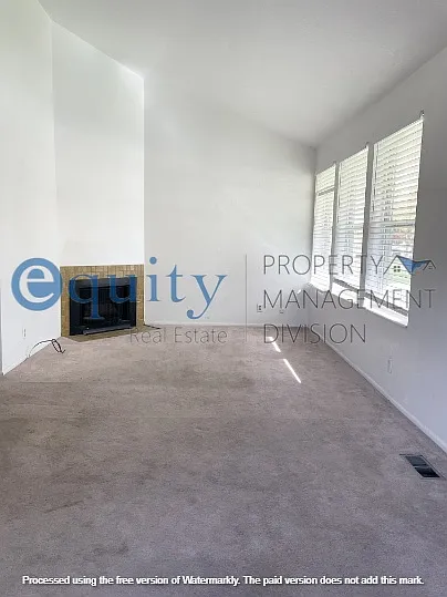 1341 E Merritt Cir