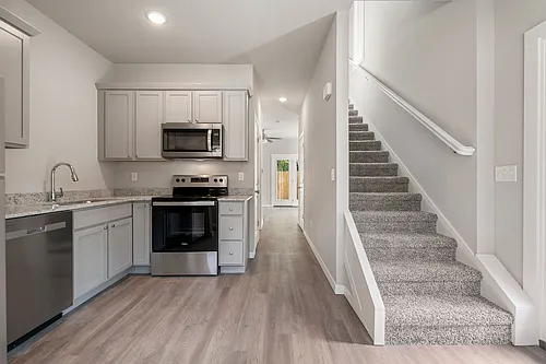 1348 S West Ave #107 Photo 1