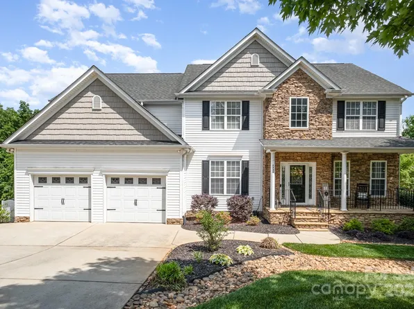 7730 Windsor Forest Pl, Harrisburg, NC 28075