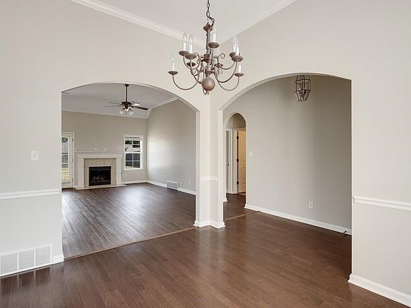 4th image of 10432 Redmond Dr