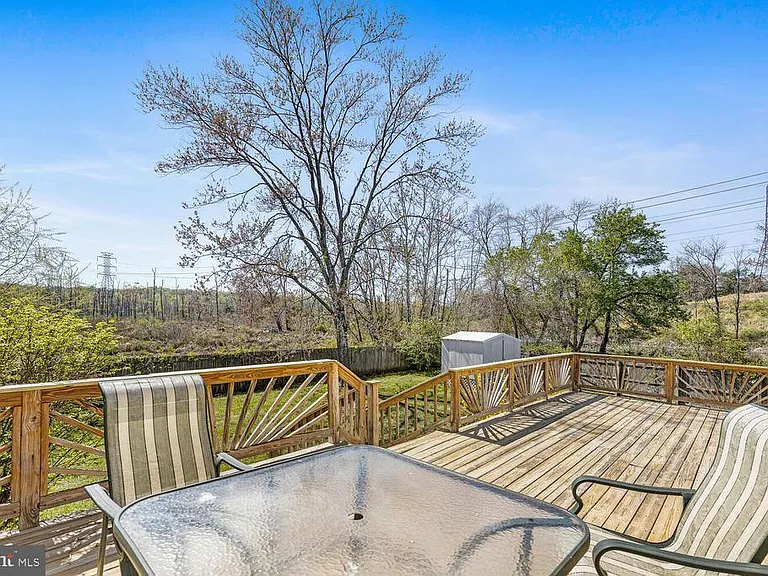 2037 Dewey Dr — Photo 14