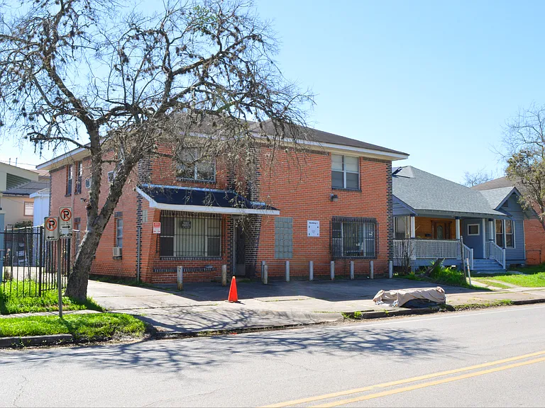 4720 Polk St — Photo 14