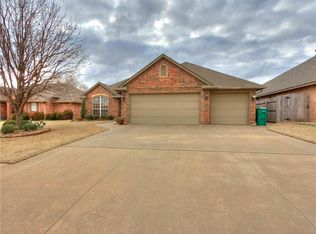 7609 Twin Oaks Dr, Yukon, OK 73099