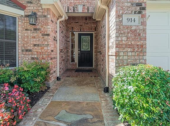 2nd image of 914 Medinah Dr