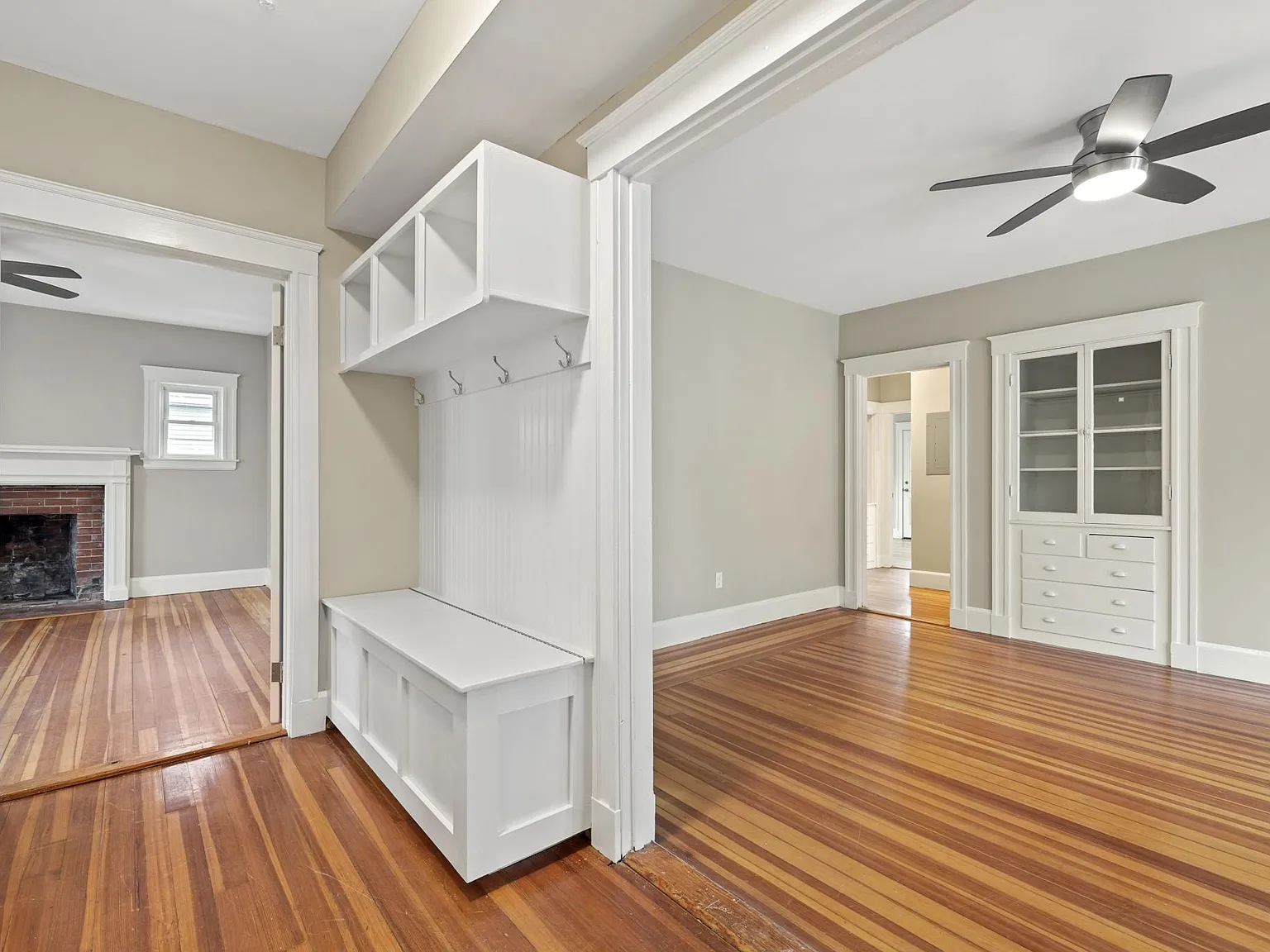 3 bed, 1365 sqft, $3,195 — Photo 2