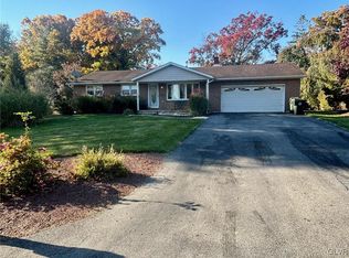 112 Cottonwood Cir, Allentown, PA 18104