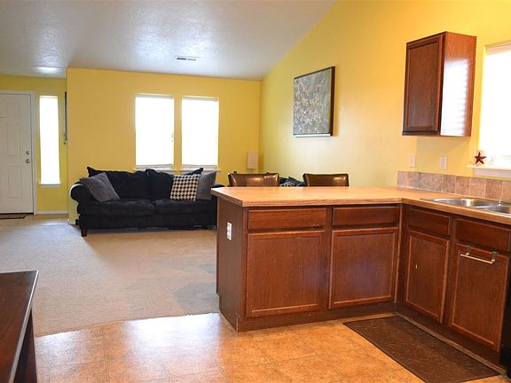 3rd image of 509 Manzanita Ln